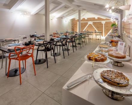 LA GRAN SALLE DU PETIT DEJEUNEUR AU TRIXIEME ETAGE