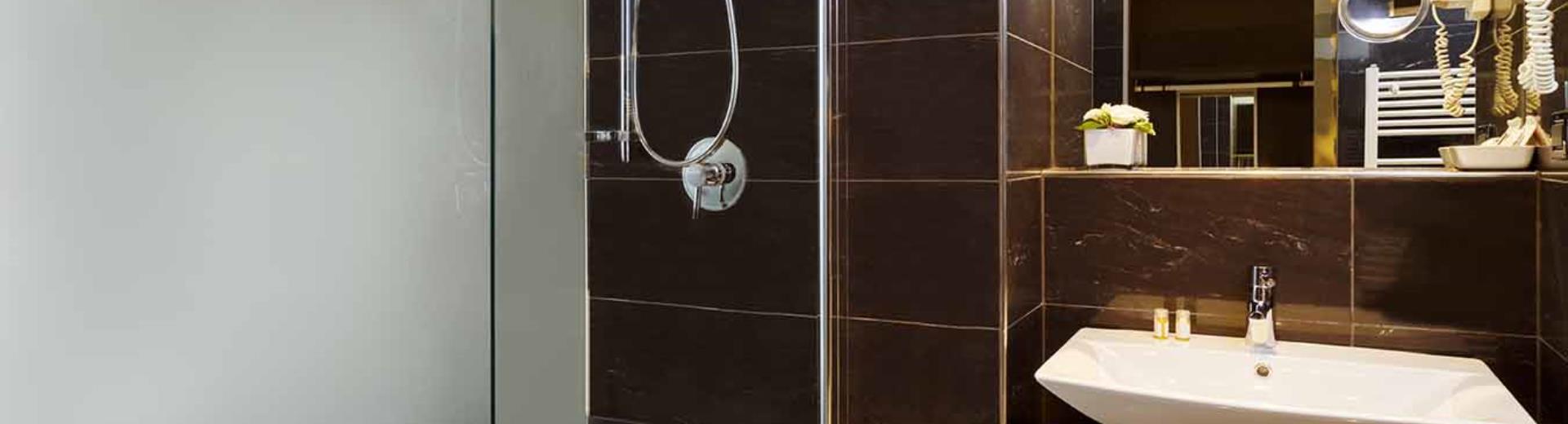 Bathroom Superior Room-Best Western Plus Royal Superga Hotel Cuneo
